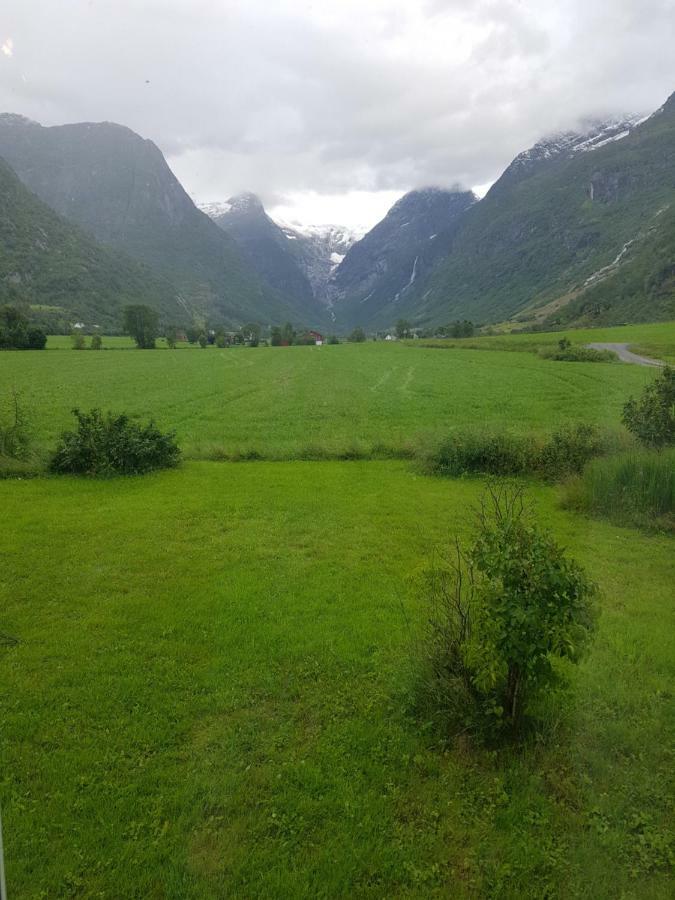 Glacier And Waterfall View Briksdalsbre Extérieur photo