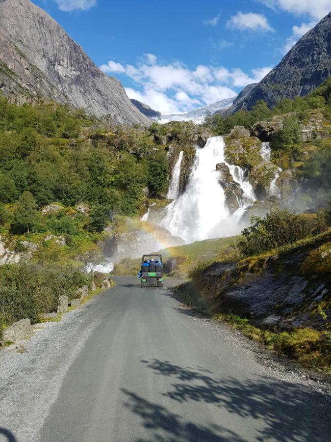 Glacier And Waterfall View Briksdalsbre Extérieur photo