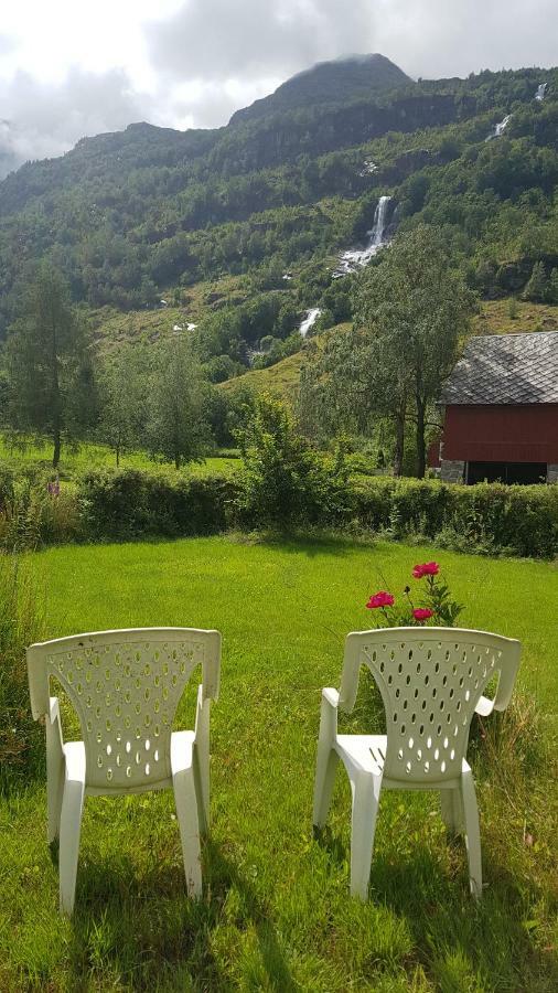 Glacier And Waterfall View Briksdalsbre Extérieur photo